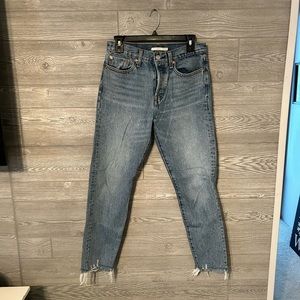 Levi’s wedgie size 27 skinny frayed hem button up‎ fly medium wash
